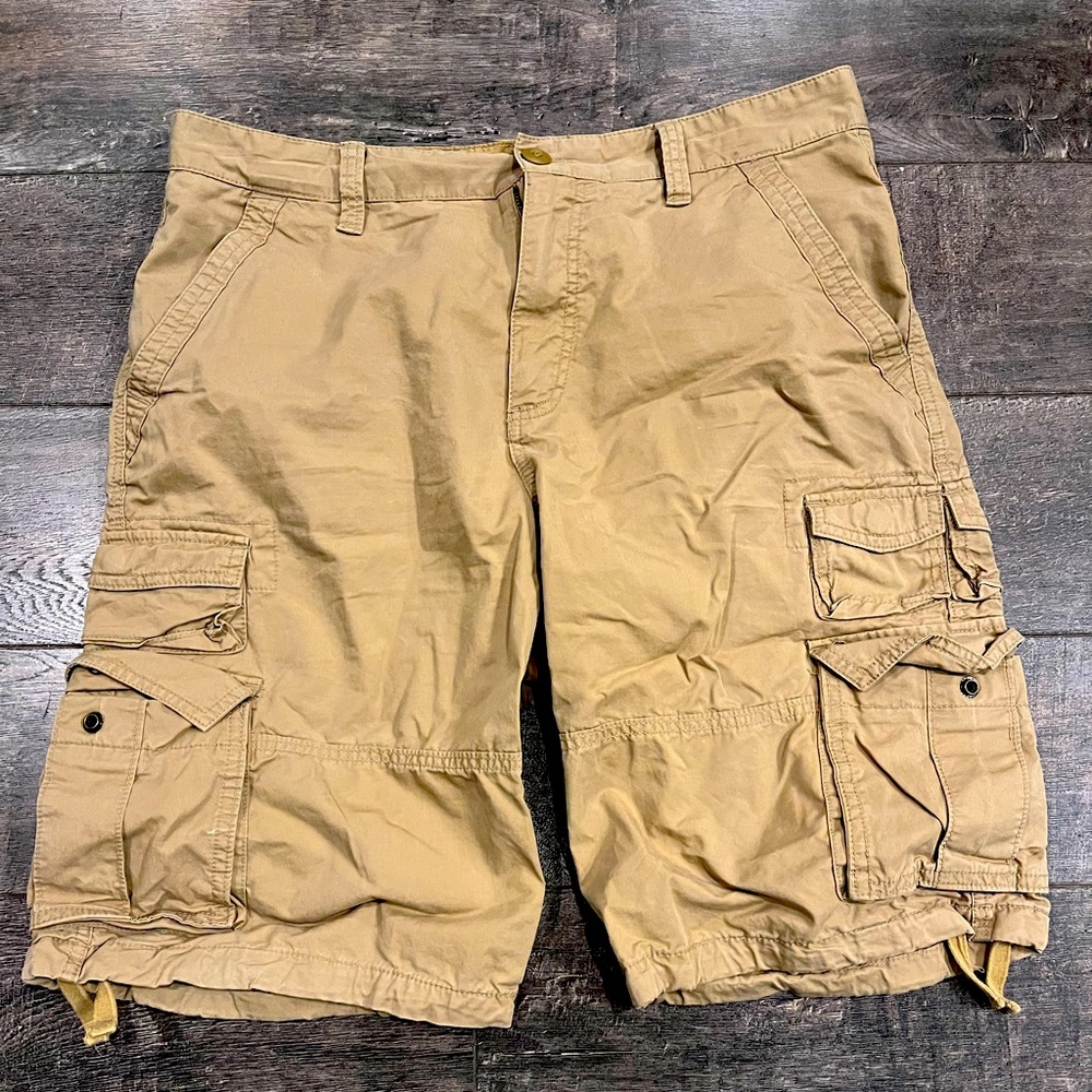 Old navy cargo shorts, men size 34 waist